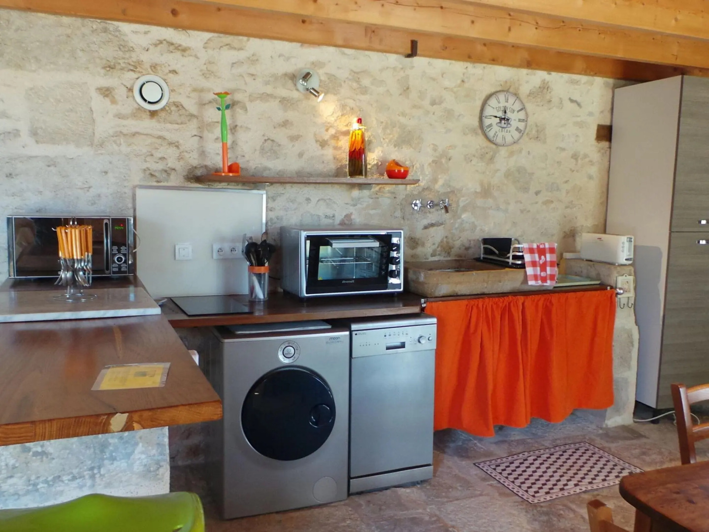 Stone House in a Vineyard, With Swimming Pool, Near Bordeaux