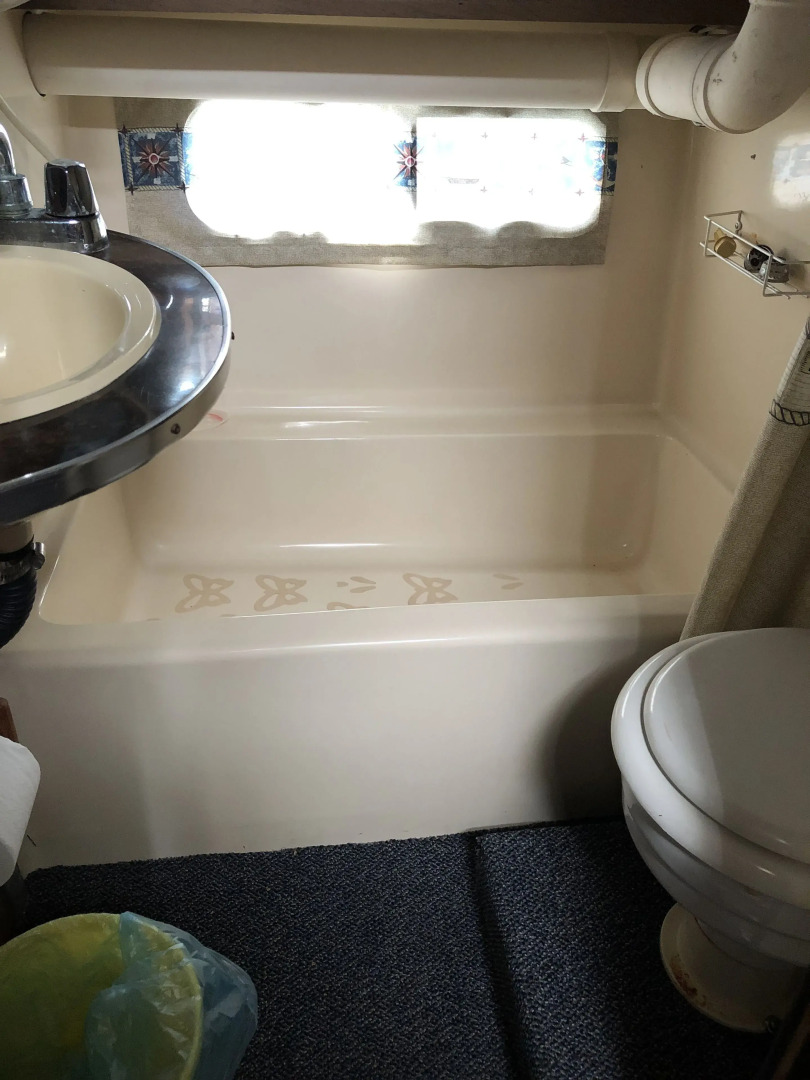 Hills Motor Court & Marina