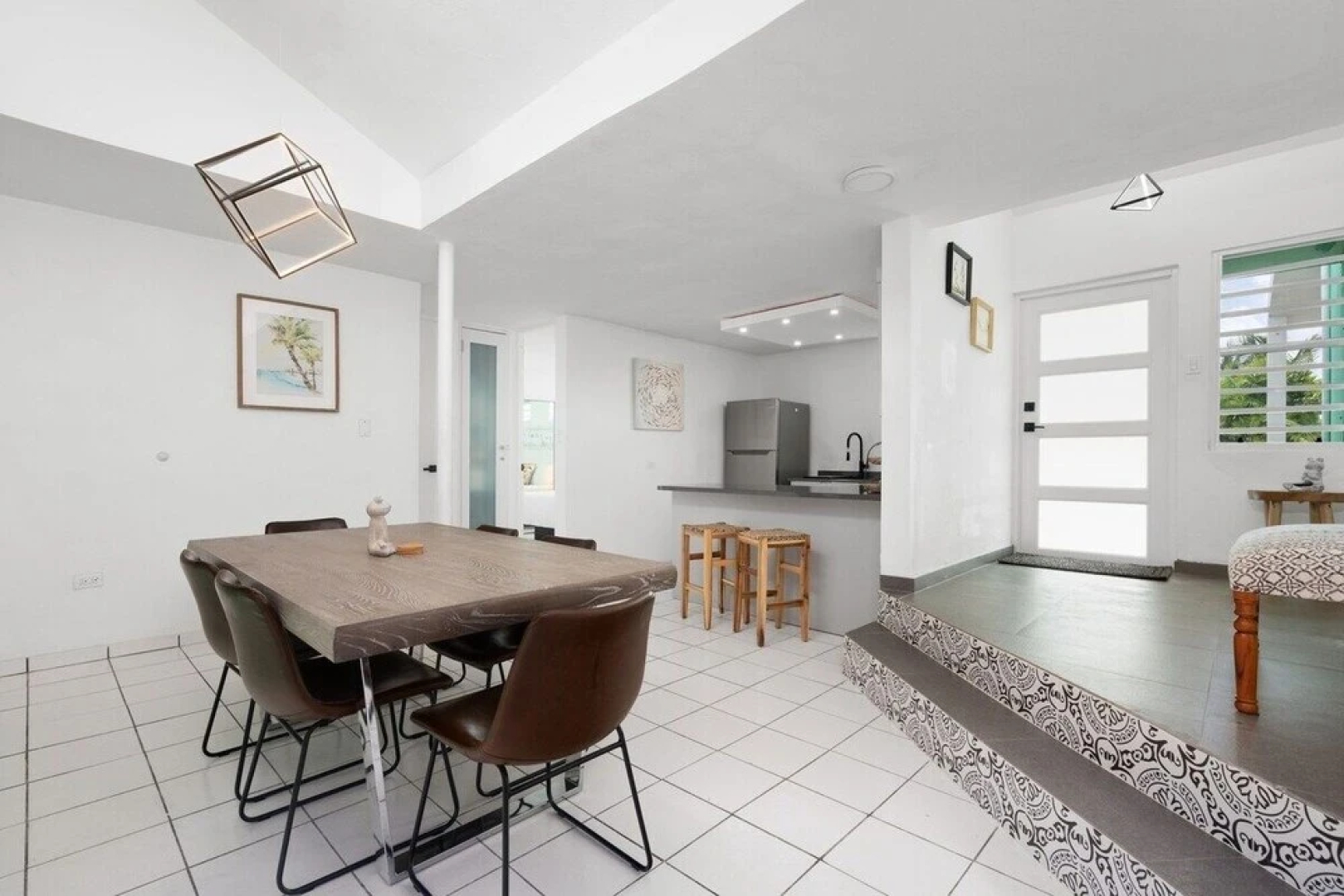 Walk to Beach or Swim in the Pool, 4 Bedrooms 4 Home by Redawning