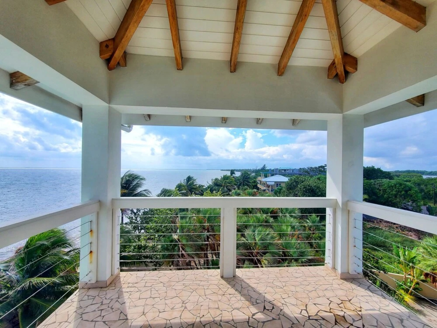 Lucky Duck Villa - Private Beach Escape