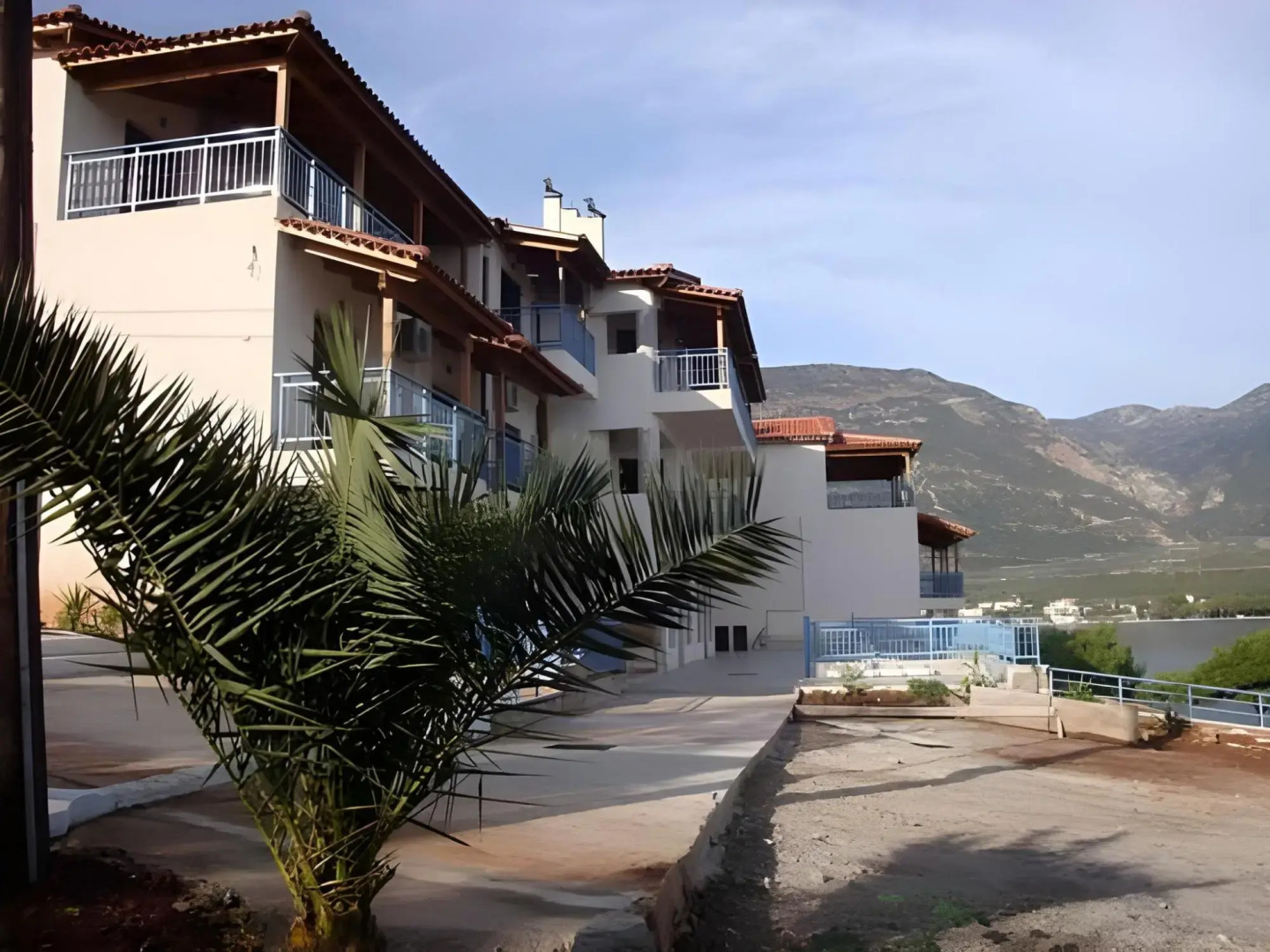 Trizonia Beach Hotel