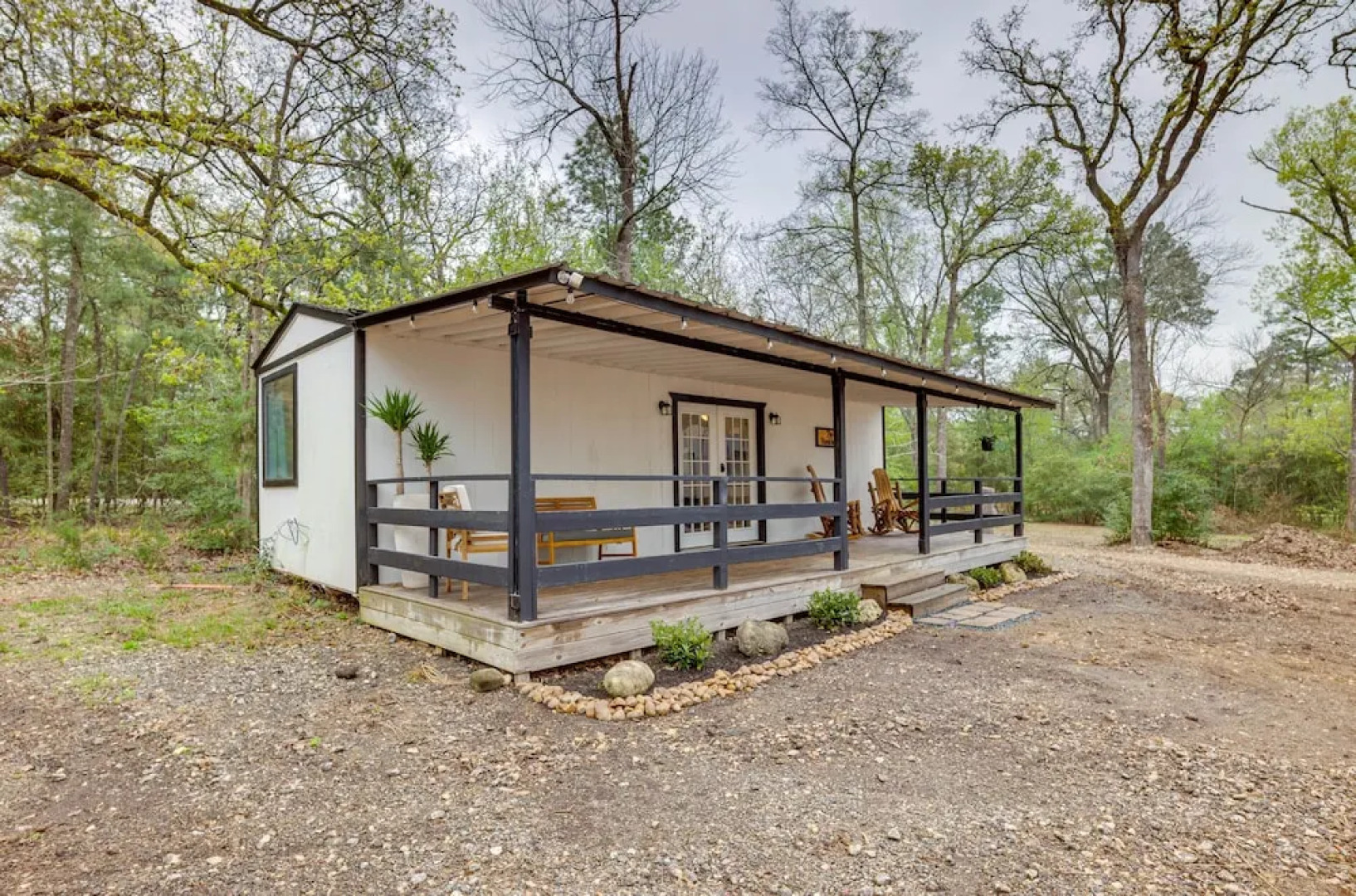 Willis Cabin on 6 Acres - Close to the Lake!