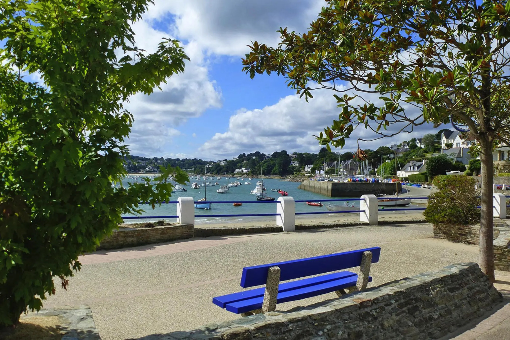 Very pretty Breton house in the heart of Locquirec, 100 m from the beach