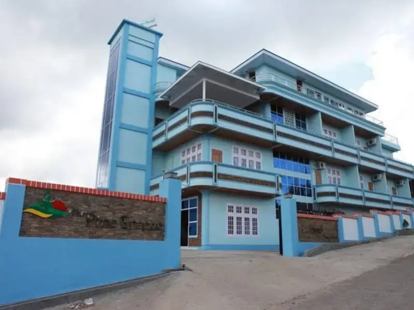 Pine Breeze Hotel
