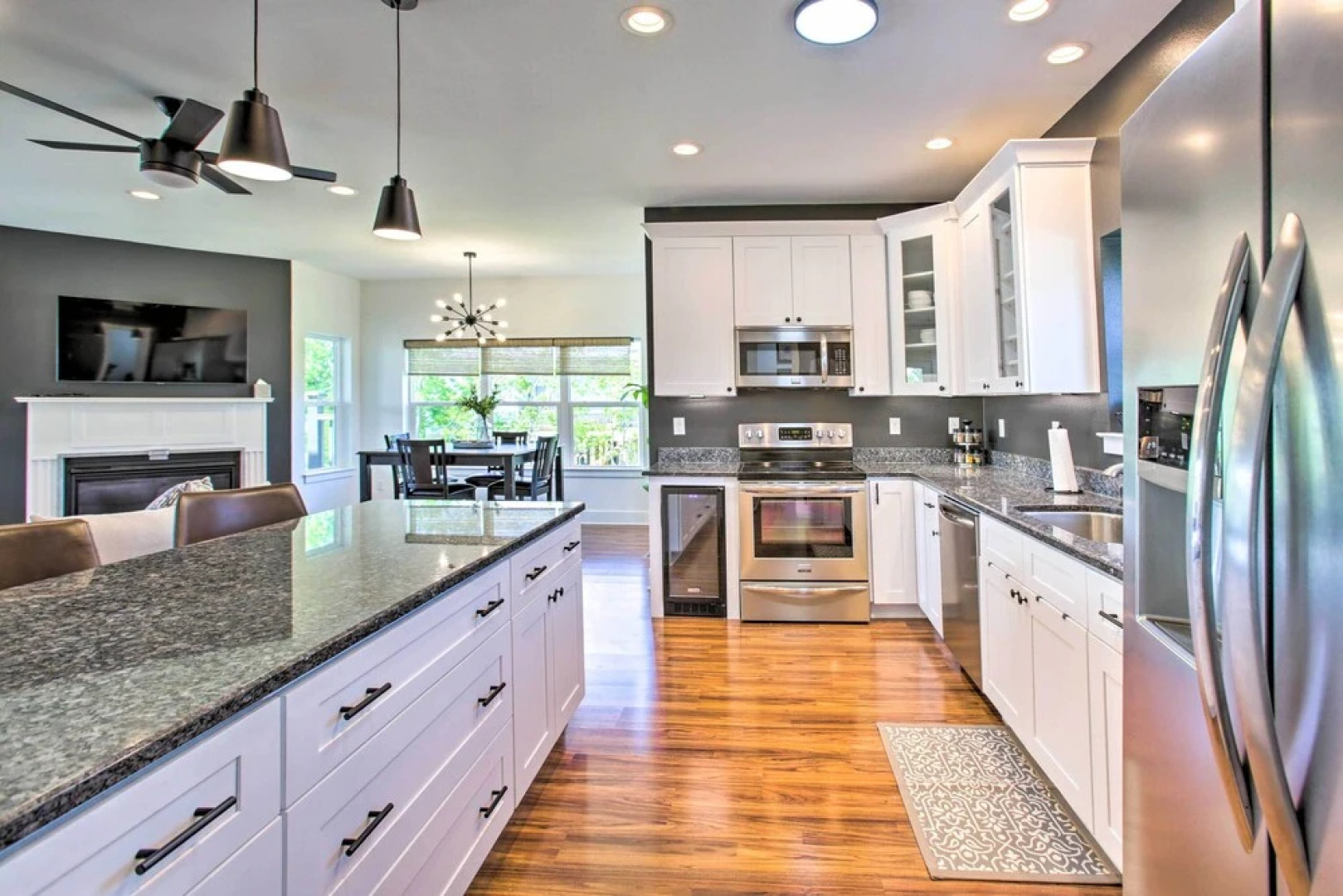 Waveland Abode w/ Patio, Walk to Beach!