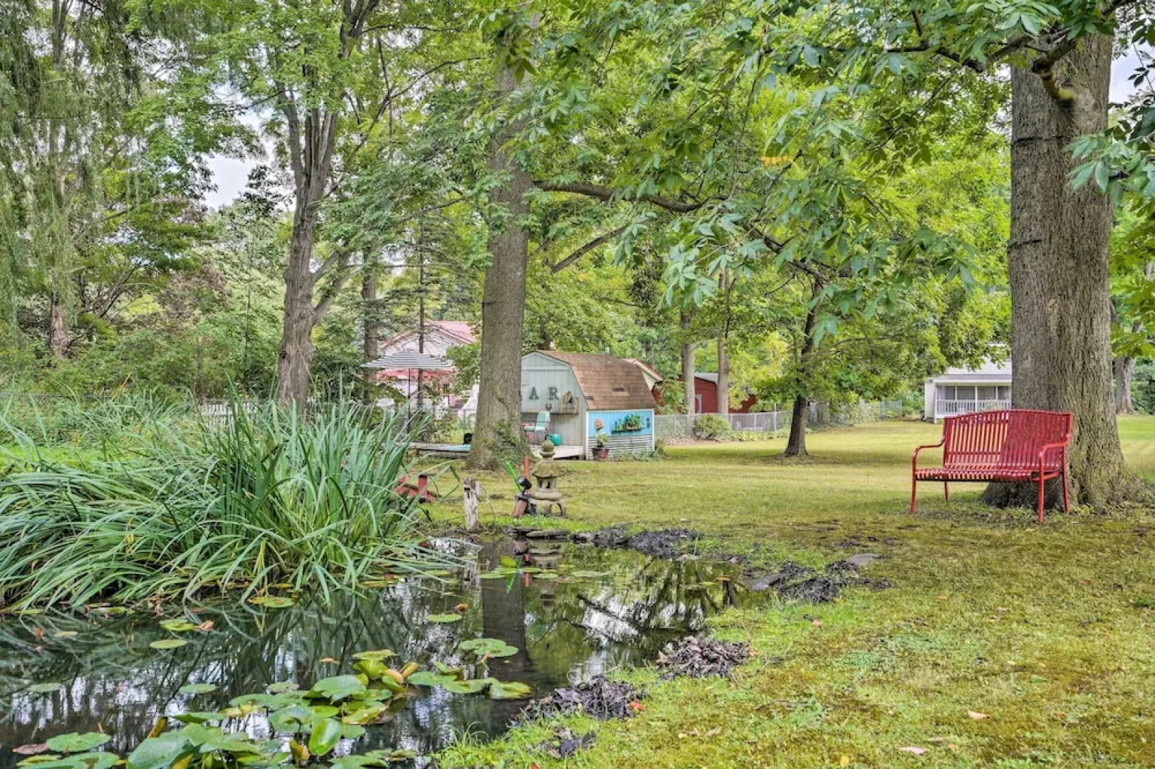 Darling Cottage ~ 1 Mi to Lake Erie Beach!