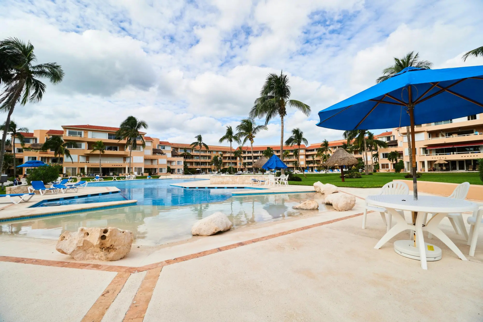 Peaceful Rustic Apartment Beachfront Swimming Pool Terrace Awesome Amenities
