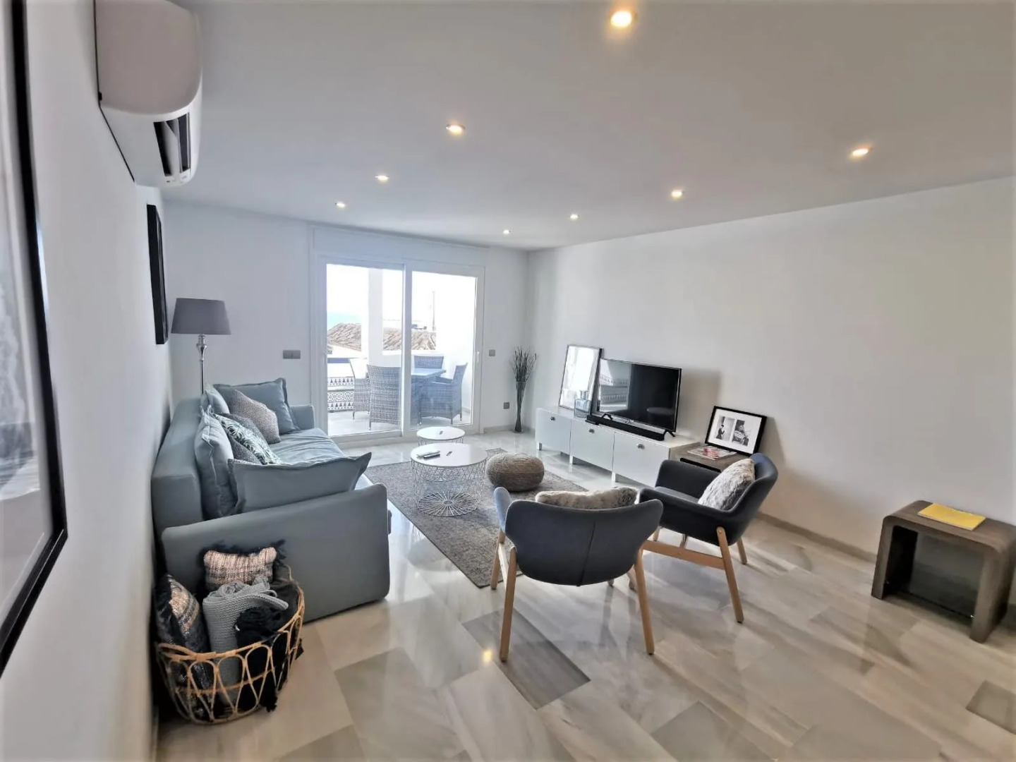 Stunning beachside apartment - Playa Lucera - Mijas Costa - CS126