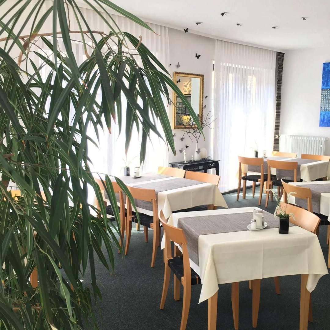 Hotel H.E.Y.M.A.N.N.