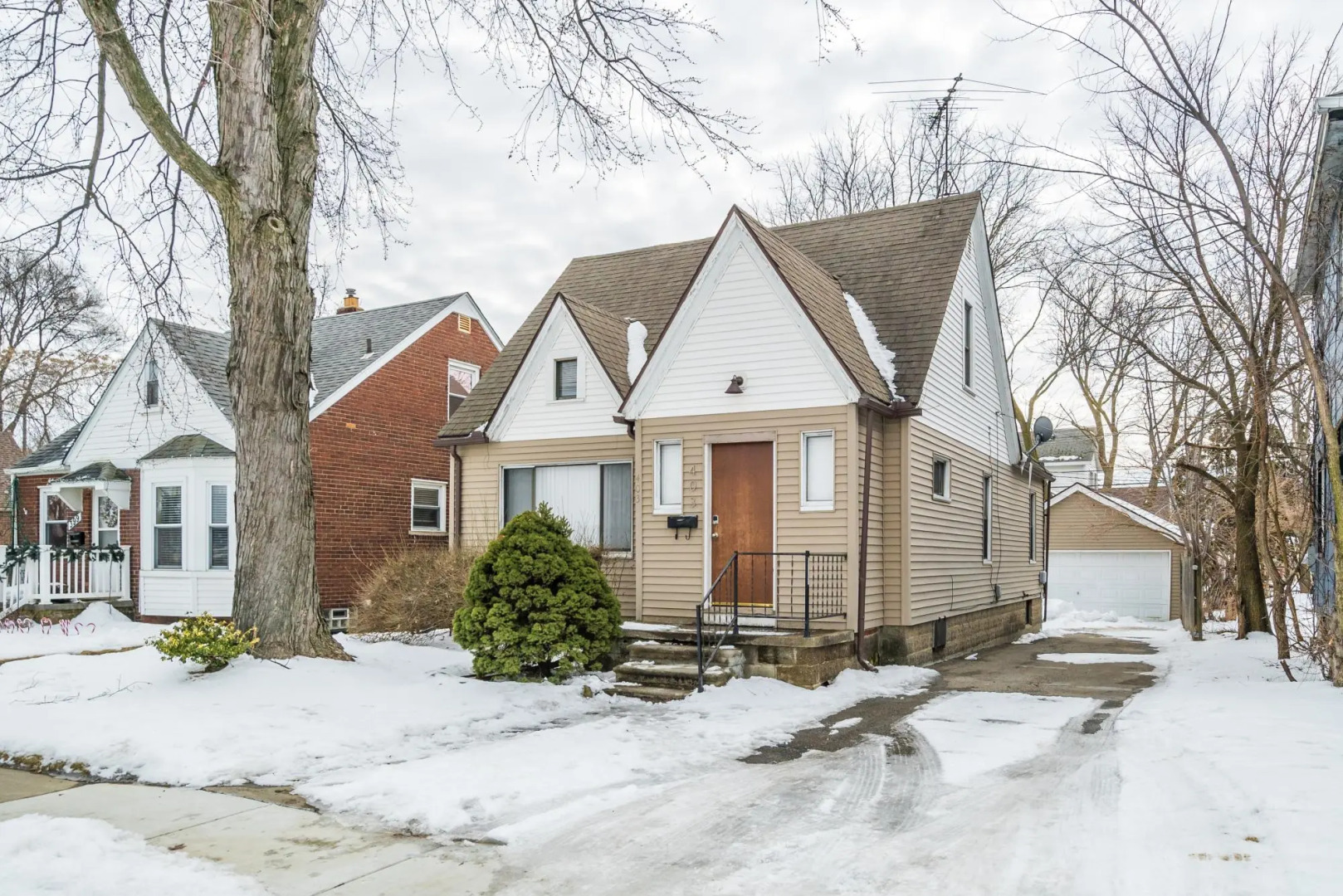 Shiny and comfortable Oakland House