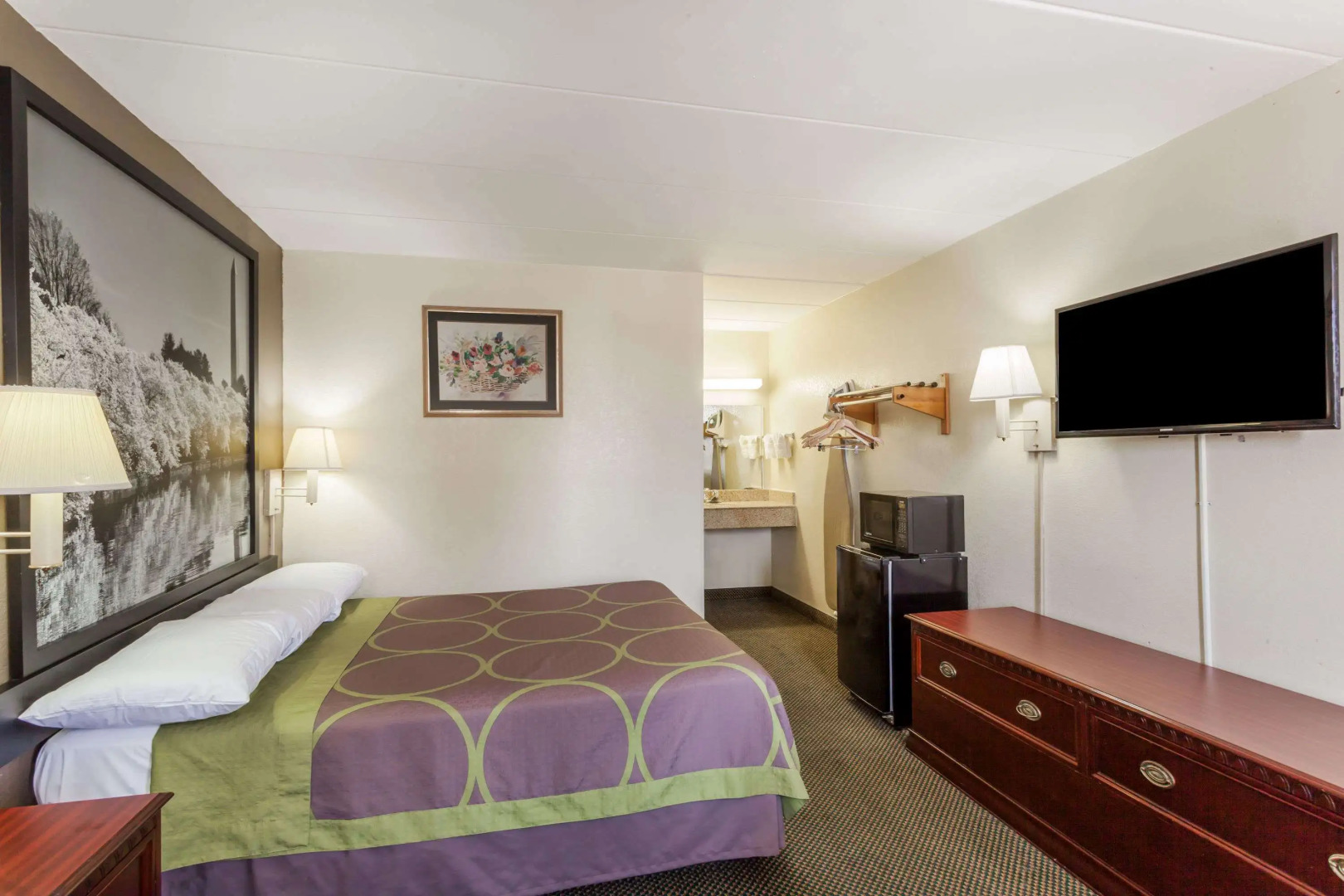 Super 8 by Wyndham Manassas