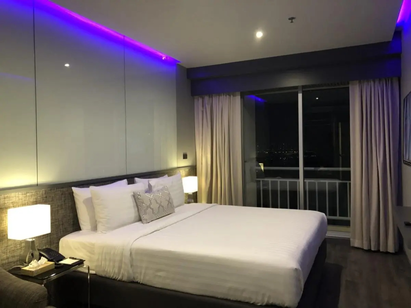Evergreen Place Siam by UHG