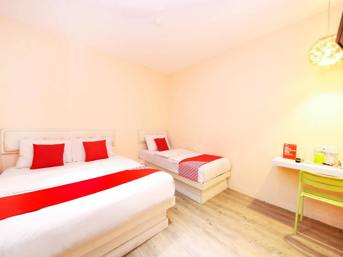 OYO 479 The Green Hotel