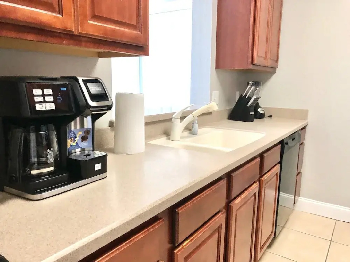 301 - Super Clean & Beautiful. Pools, Gym, Lake