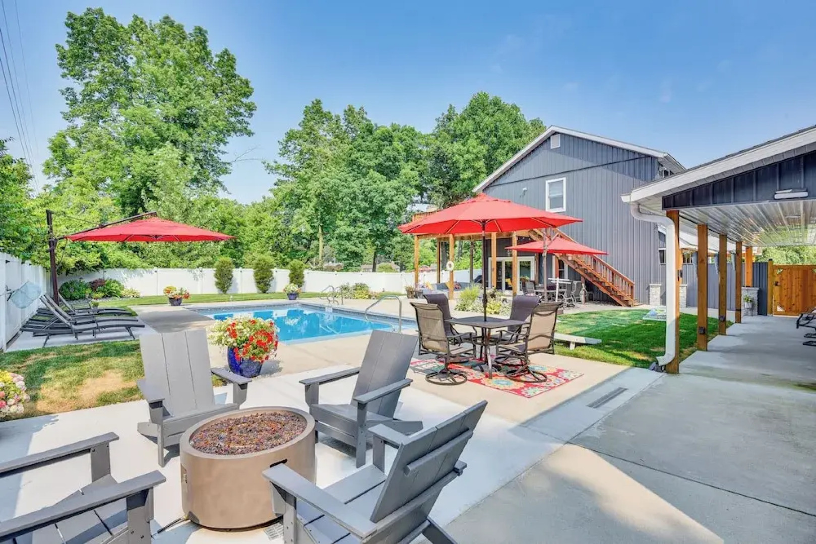 Benton Harbor Apt w/ Balcony + Fire Pit