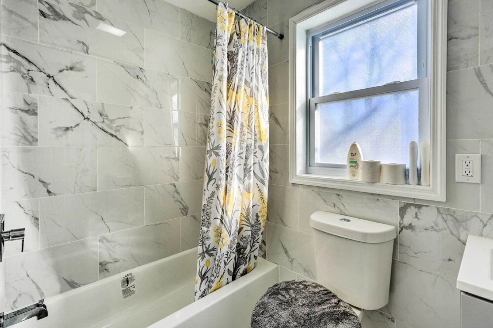 Bright Irvington Home ~ 2 Mi to Prudential Center!