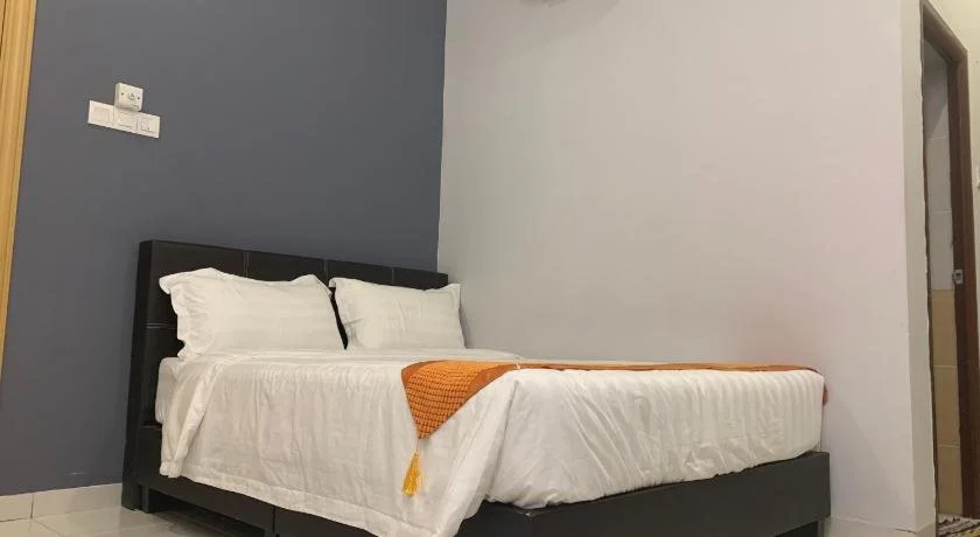 White House Homestay