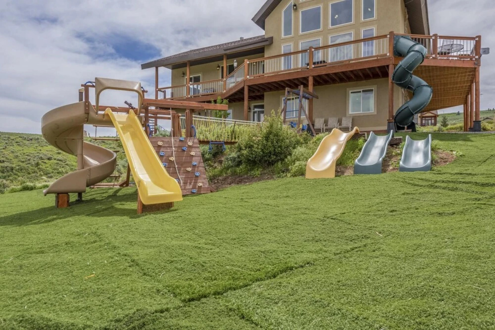 Family FUN Cabin! Sleeps 36, Mountainside w/ Beach Access, and Kid Paradise Yard