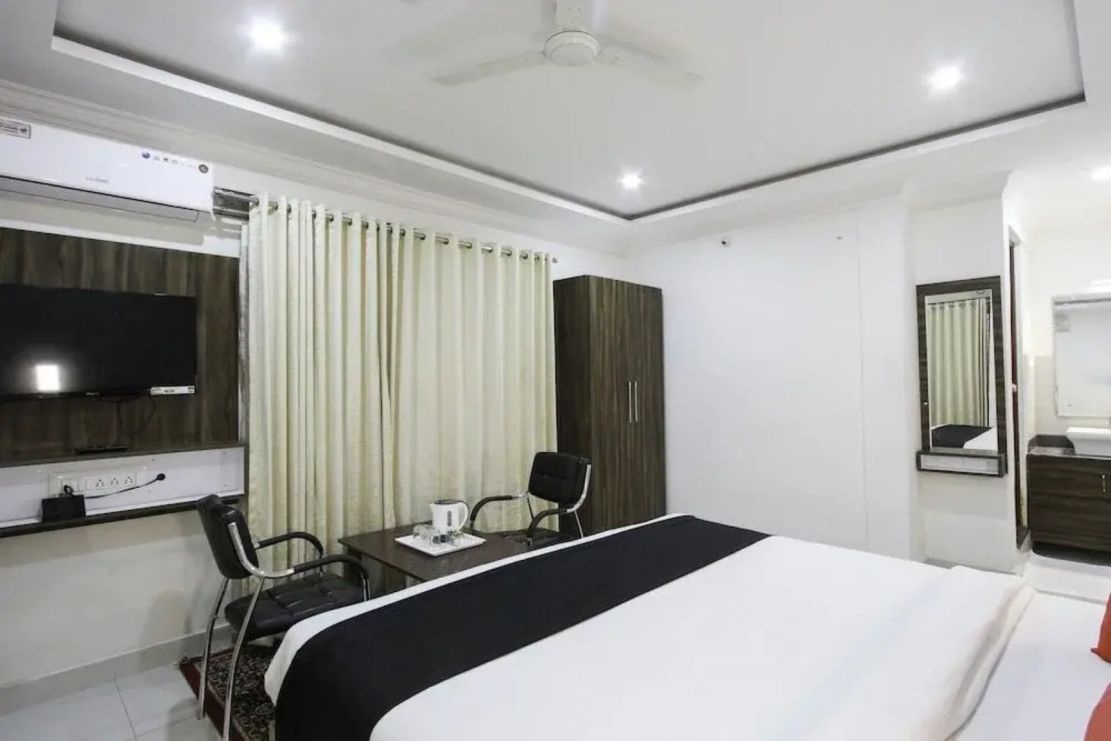 Rich Fort By OYO Rooms