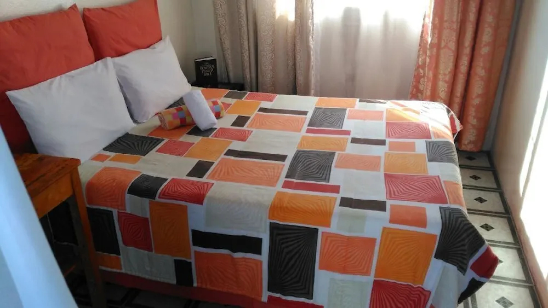 Orlando West Guest House - Hostel