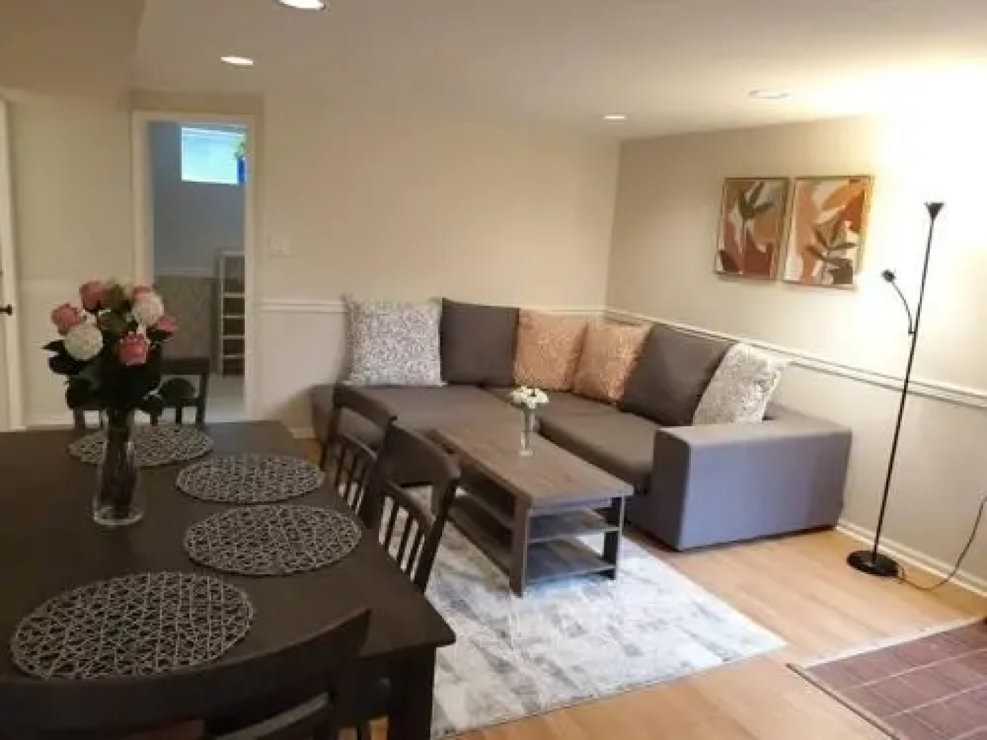 Happy, Cozy, Fun, Loving suite in West Vancouver