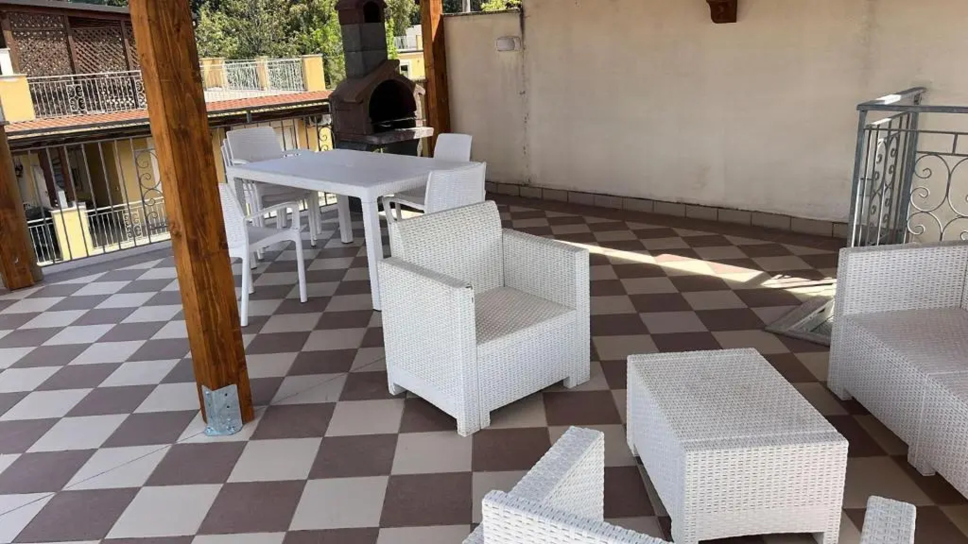 Pizzo Beach Club by Maralp