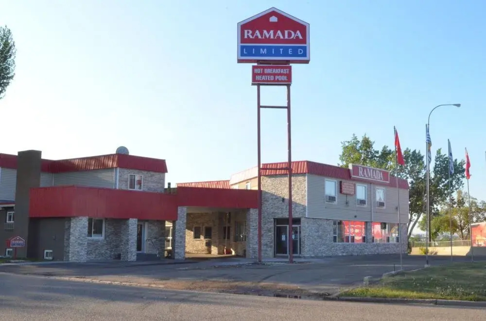 Econo Lodge Inn & Suites
