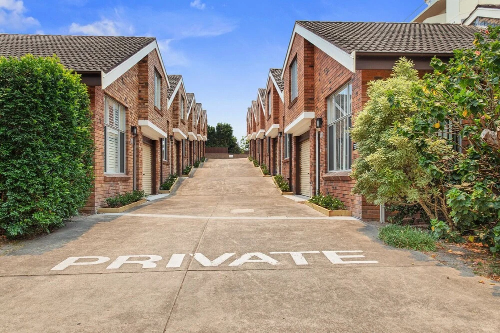 The Pines, 5/4 Messines Street