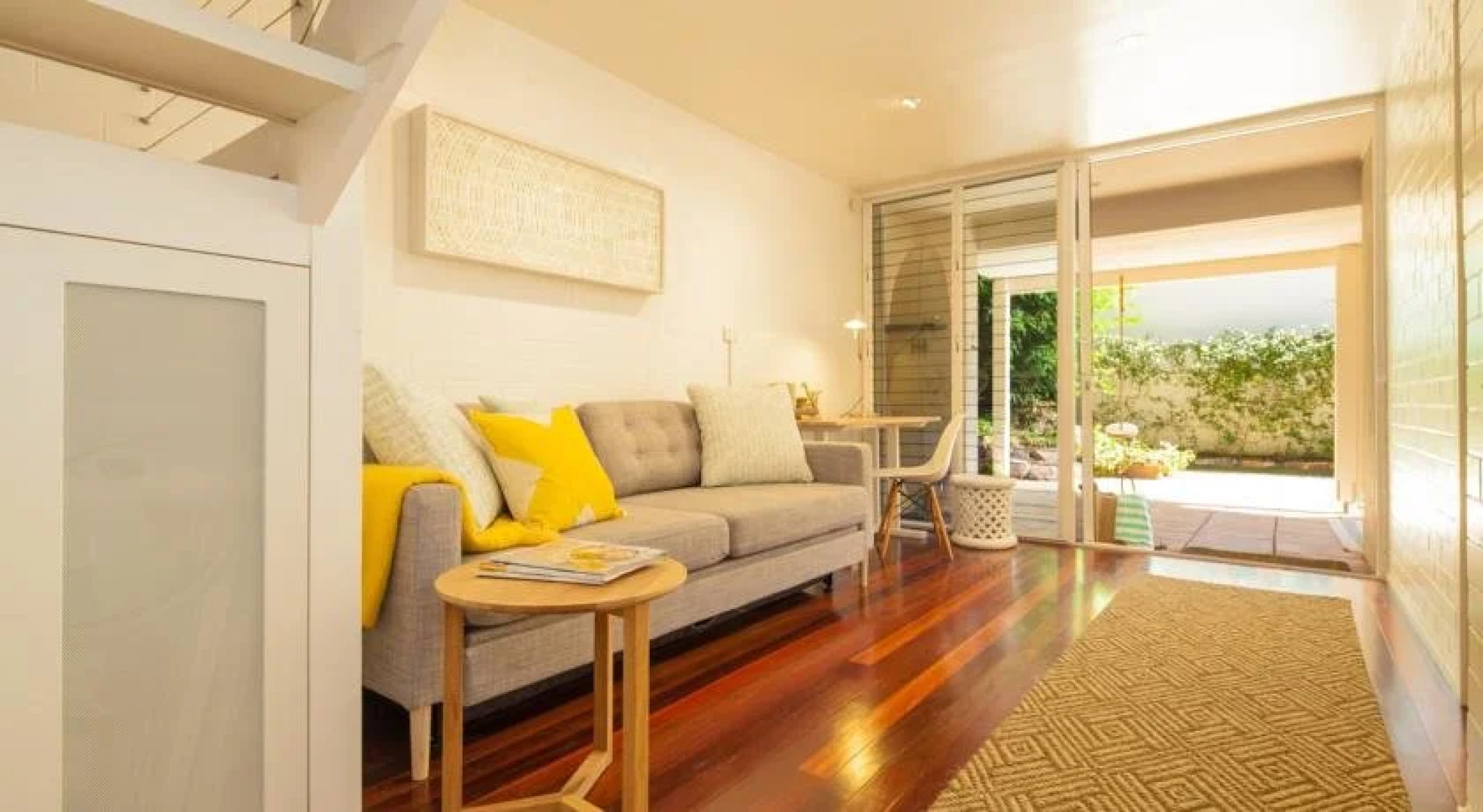 3 Dolphins Apartments