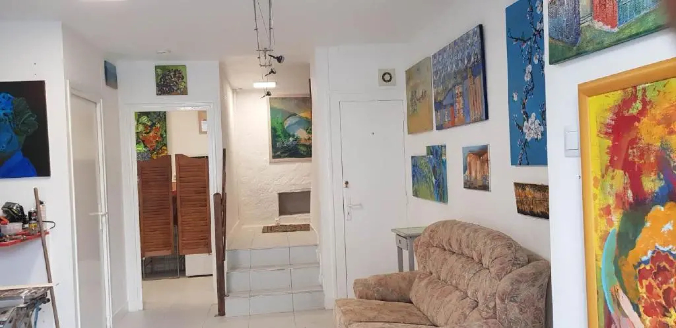 Gazelle Guest House and Art Gallery