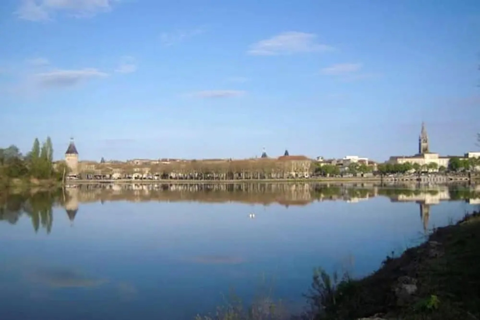 House With 3 Bedrooms in Arveyres, With Enclosed Garden and Wifi