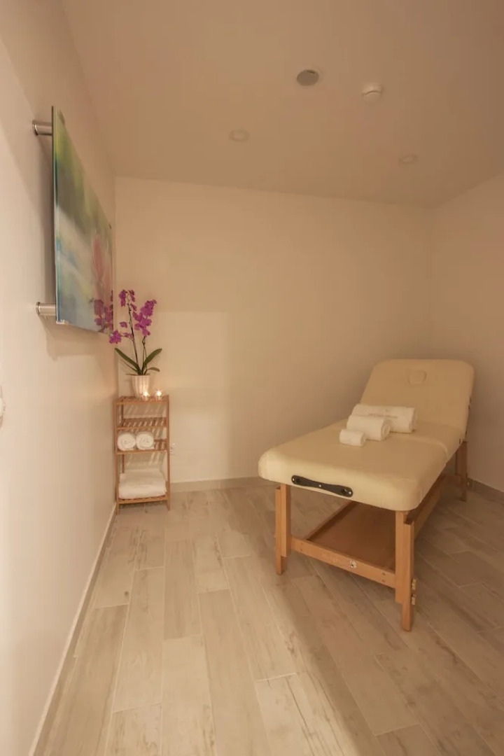 Hillside House Suites & Spa