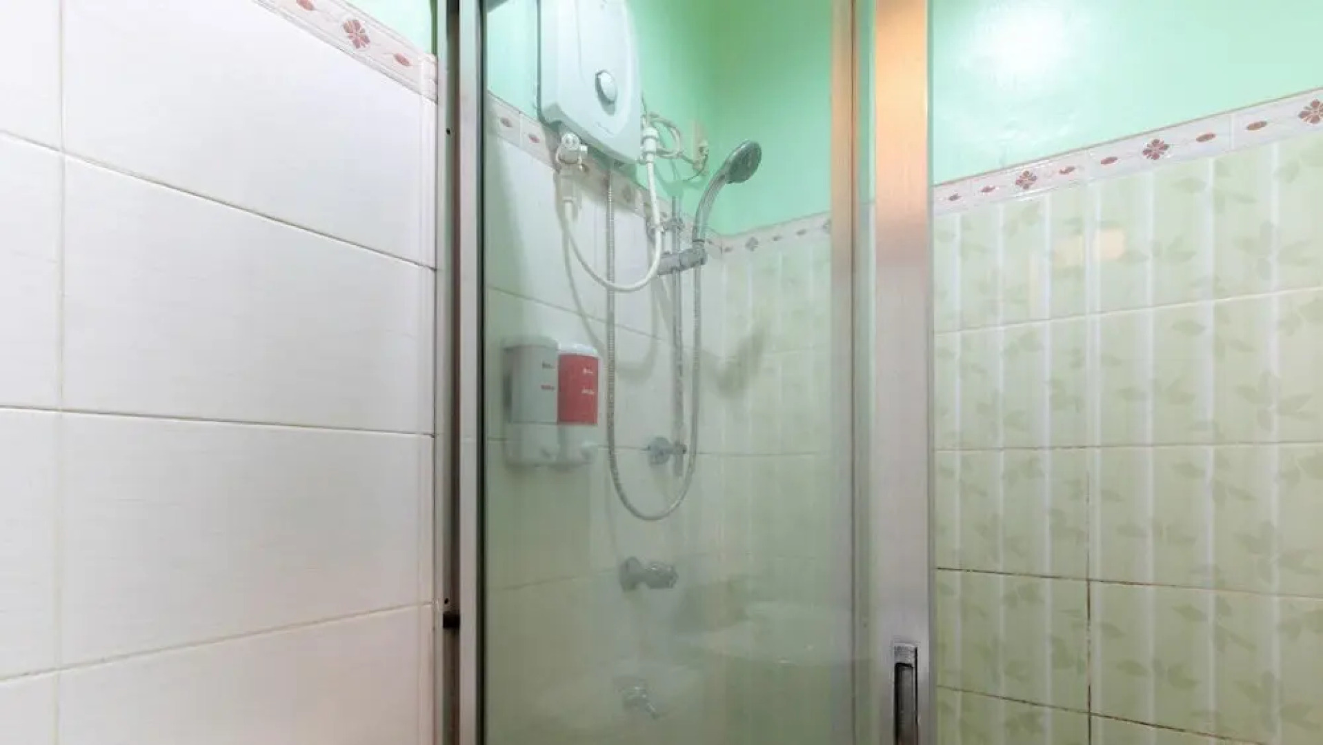 RedDoorz near Manlurip Rotonda Tacloban