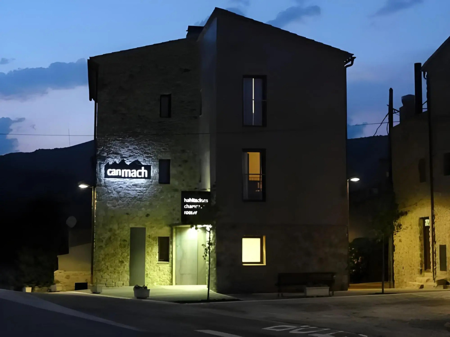 Restaurante y Alojamiento Can Mach