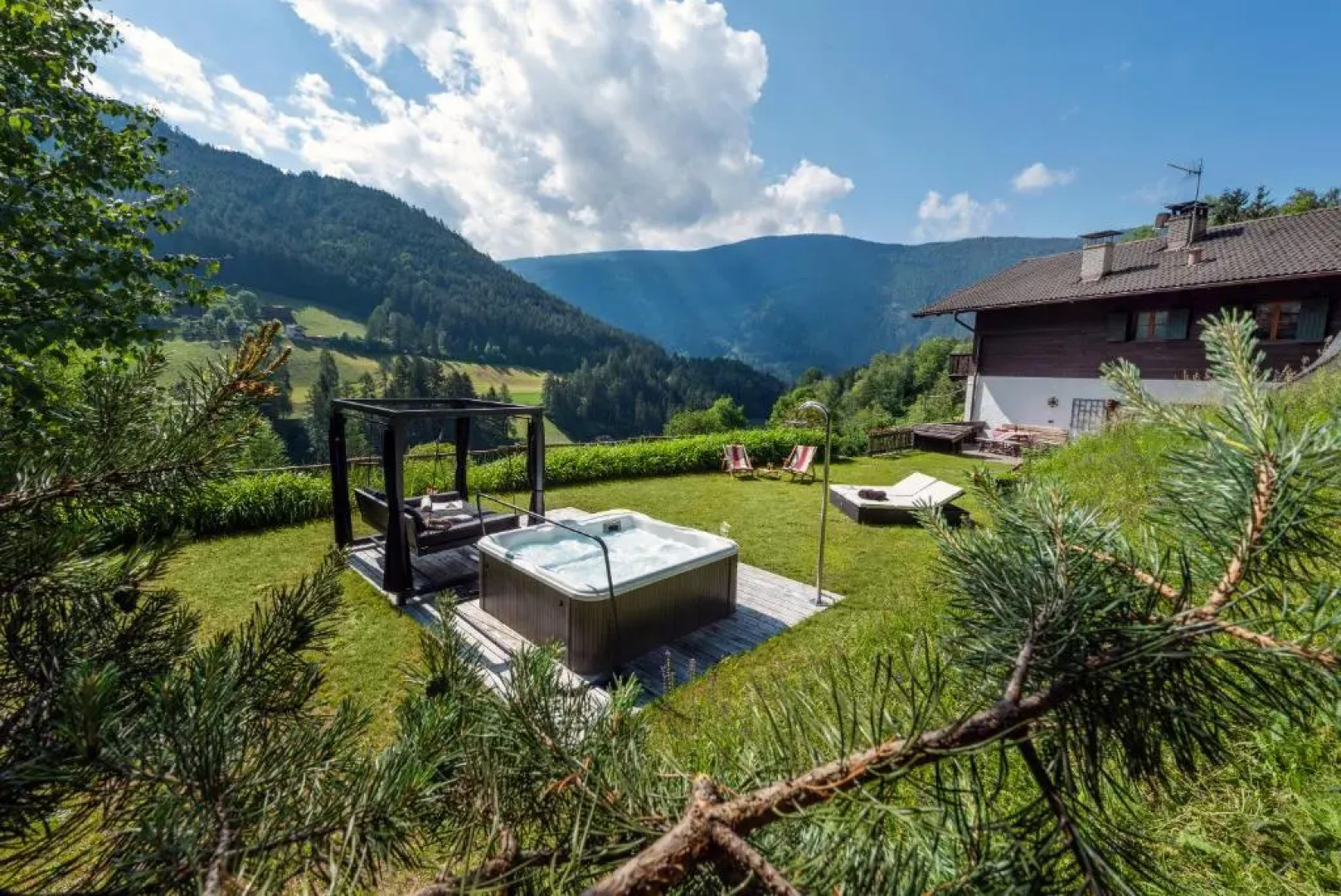 Villa Vintila with Whirlpool & Sauna