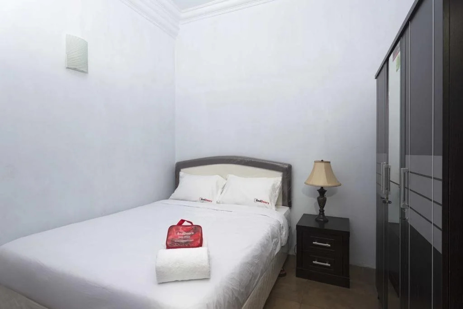 RedDoorz @ Tanah Baru Depok