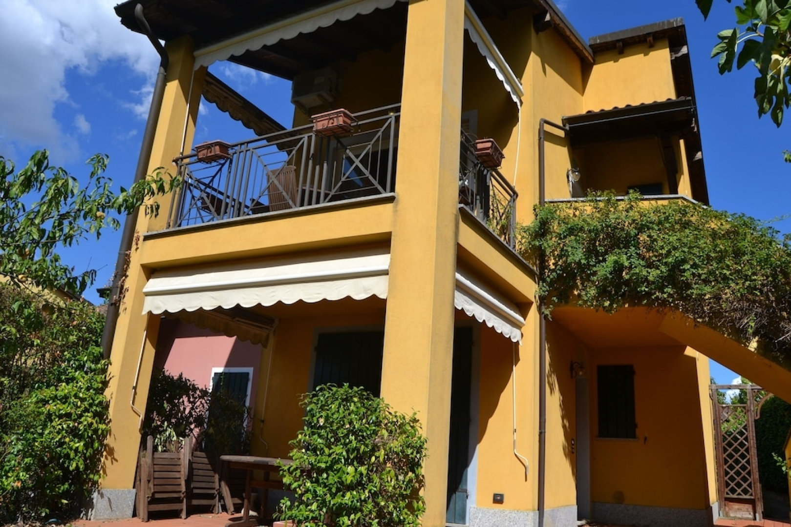 Golf Apartment With Shared Pool