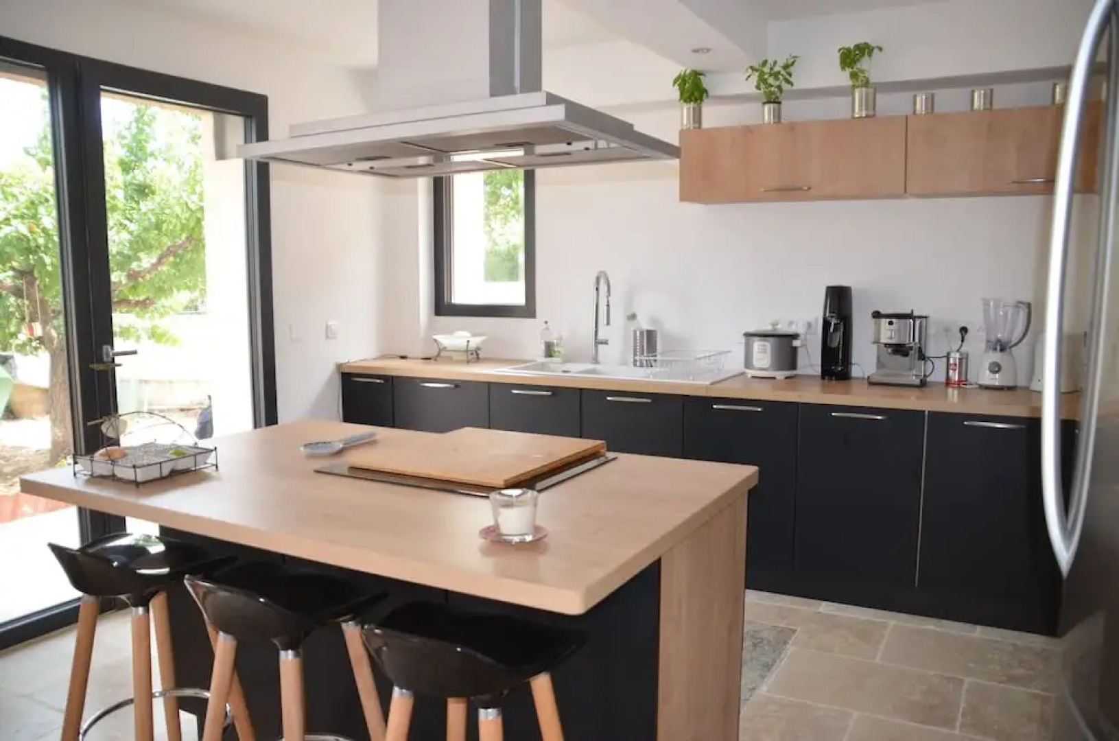 App. 100m2 avec jardin proche plages