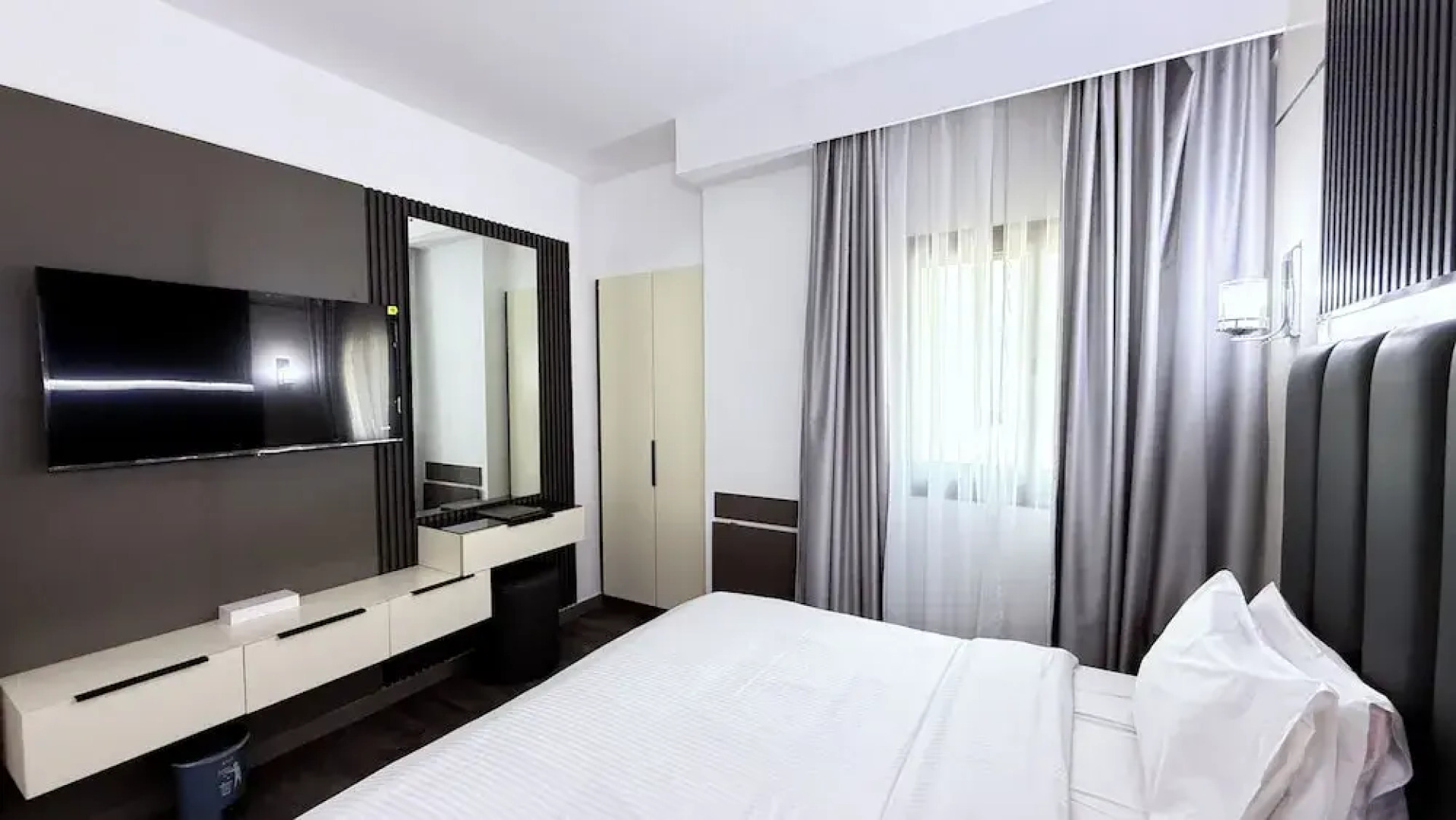 Royal Tulip Dancenter Suites Sharjah