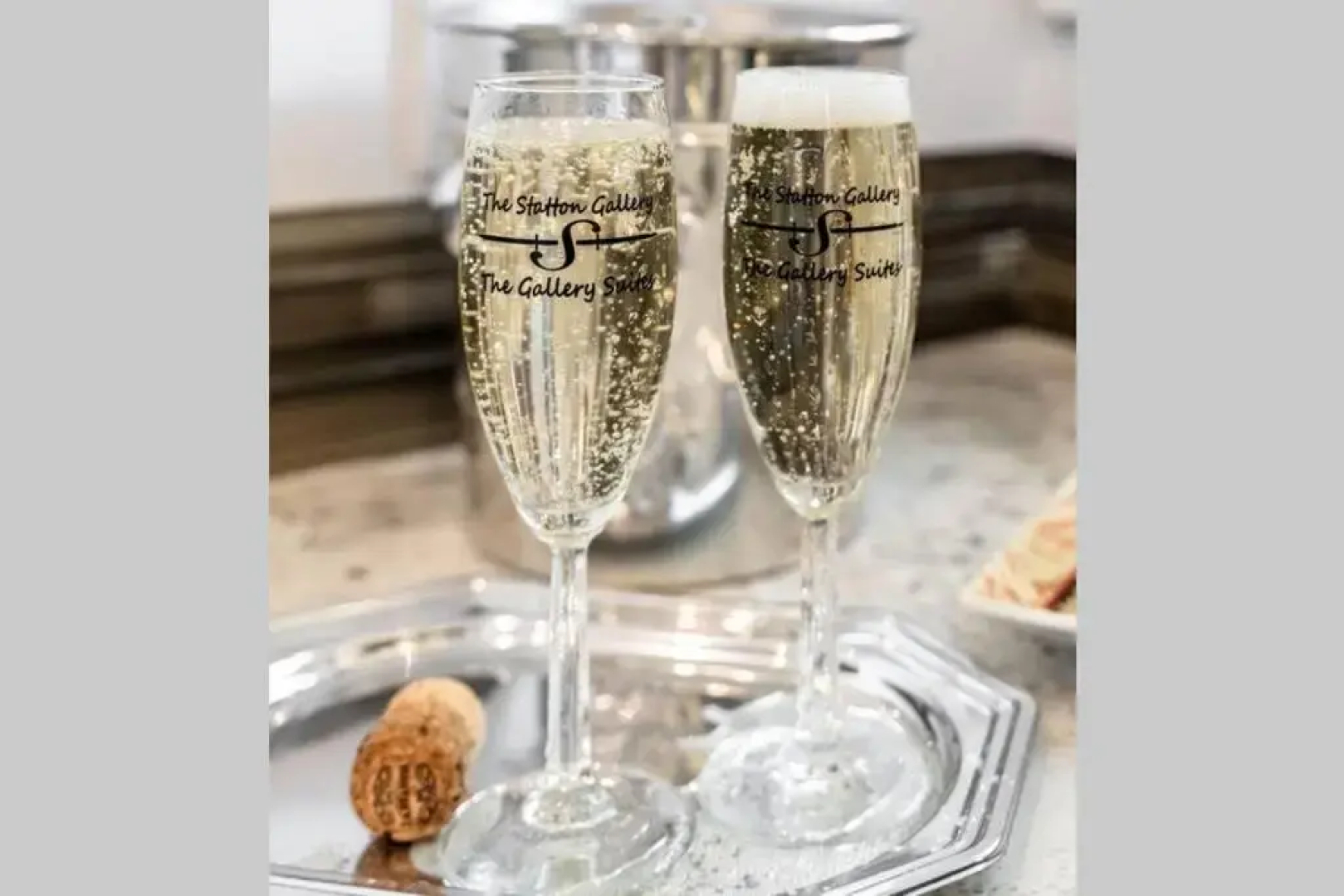 Private Luxury Suite with Hot Tub Downtown Eureka Springs