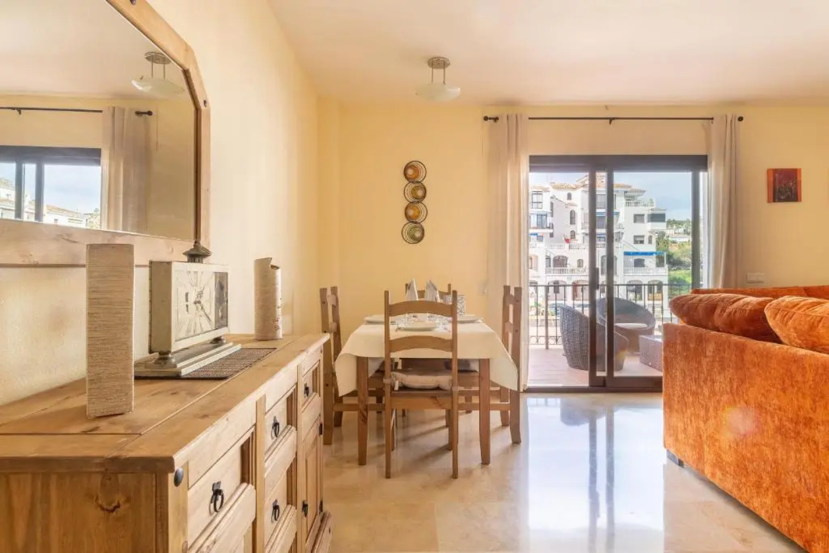 2261-Superb apt on the beach, on Duquesa harbour