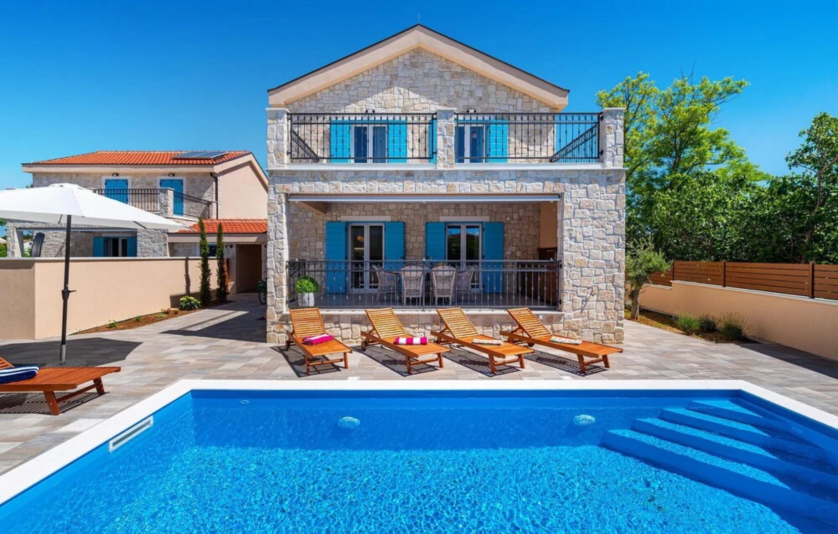 Amazing Home in Privlaka With 3 Bedrooms, Wifi and Heated Swimming Pool