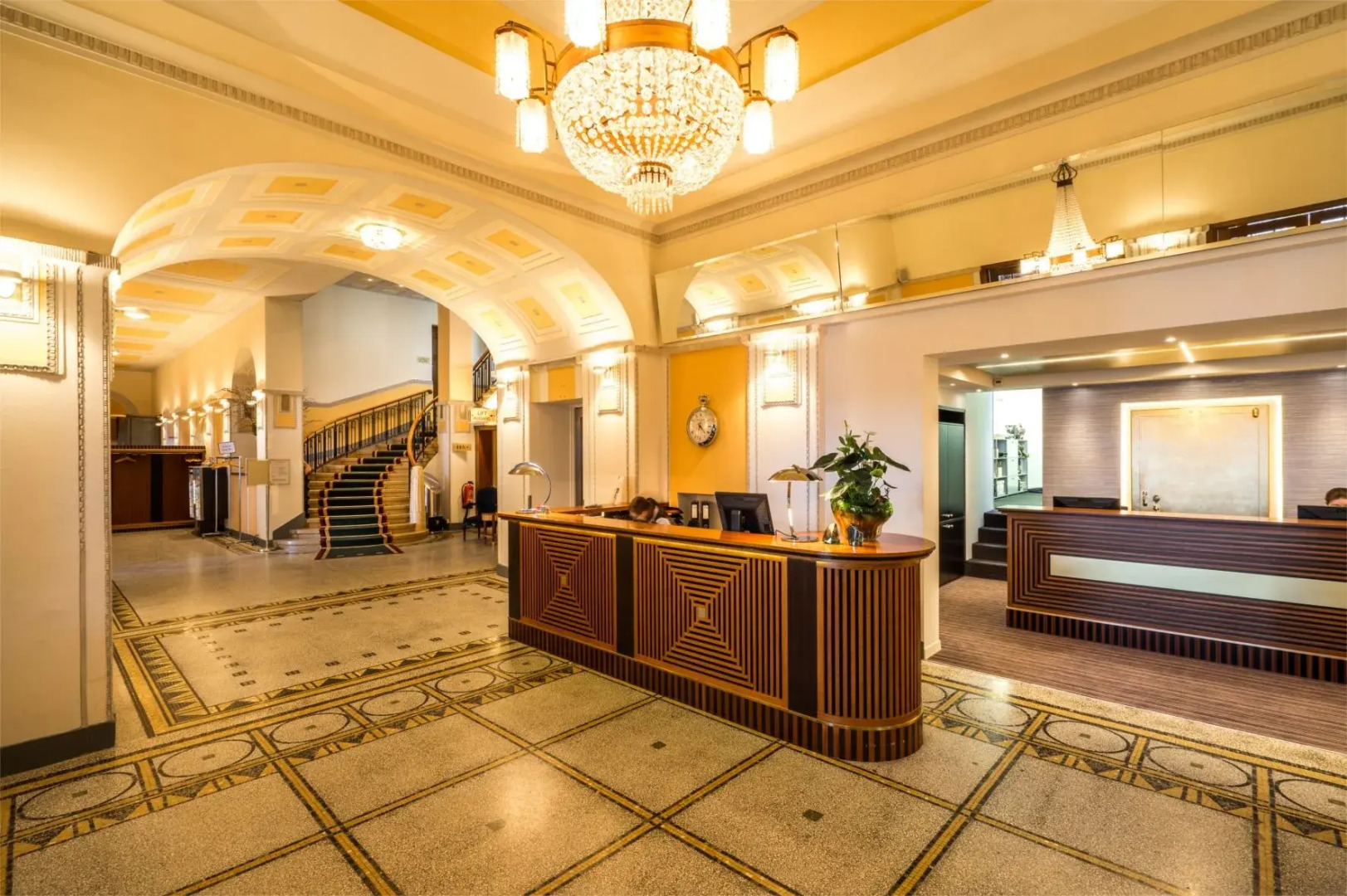 Art Deco Hotel Montana