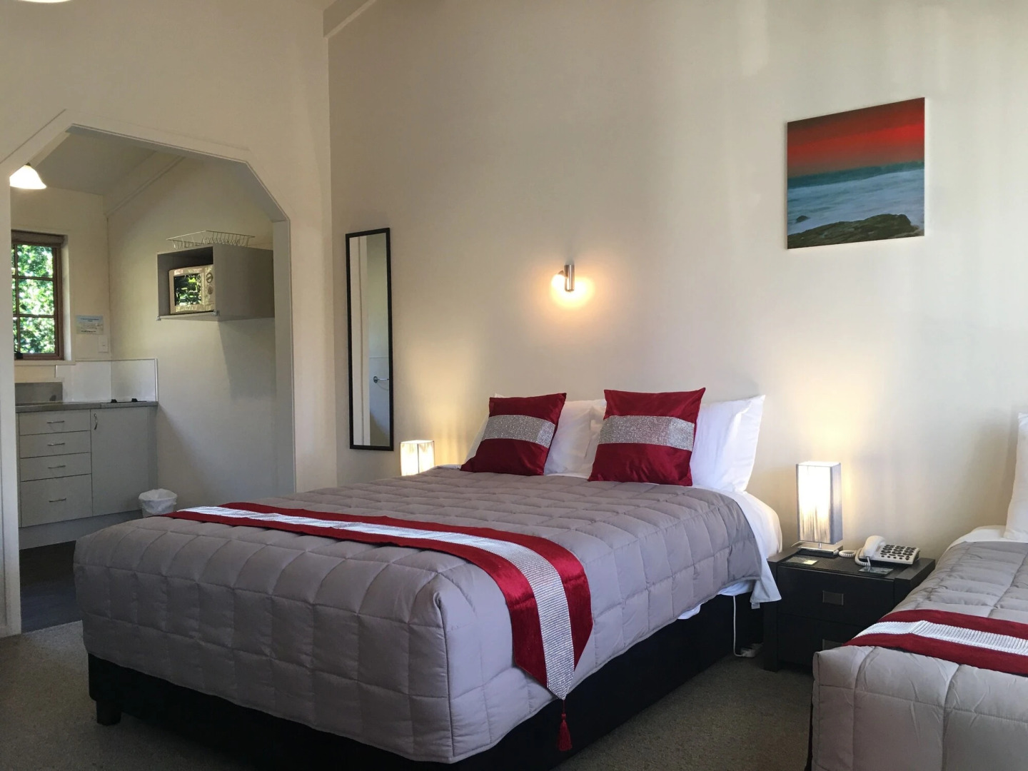 Colonial Lodge Motel