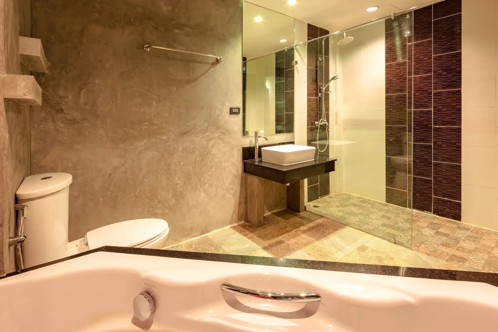 Tanawan Phuket Hotel