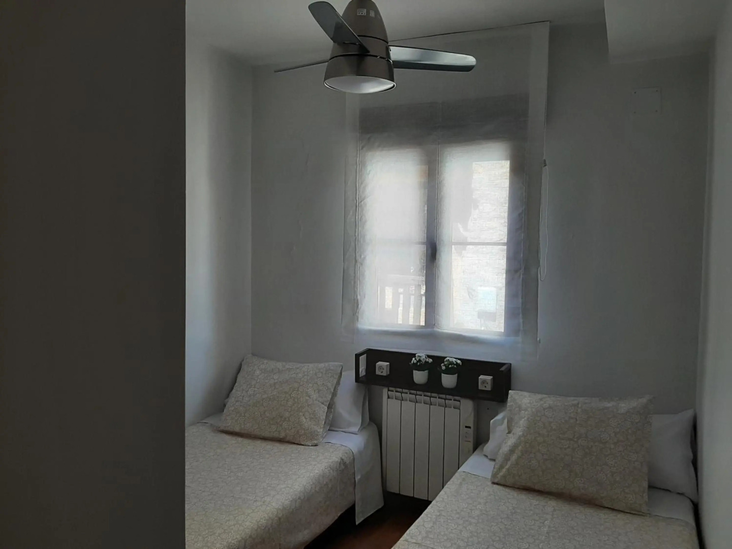 Casa con patio y chimenea en Piedralaves