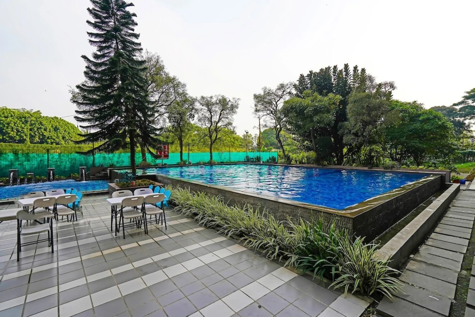 OYO Life 92774 The Edge Apartment By My Home