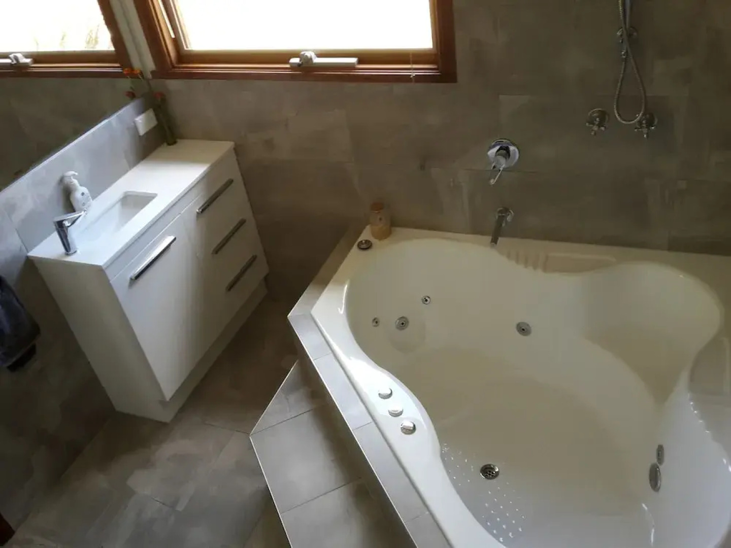 Eagle's Roost Farmstay B&B