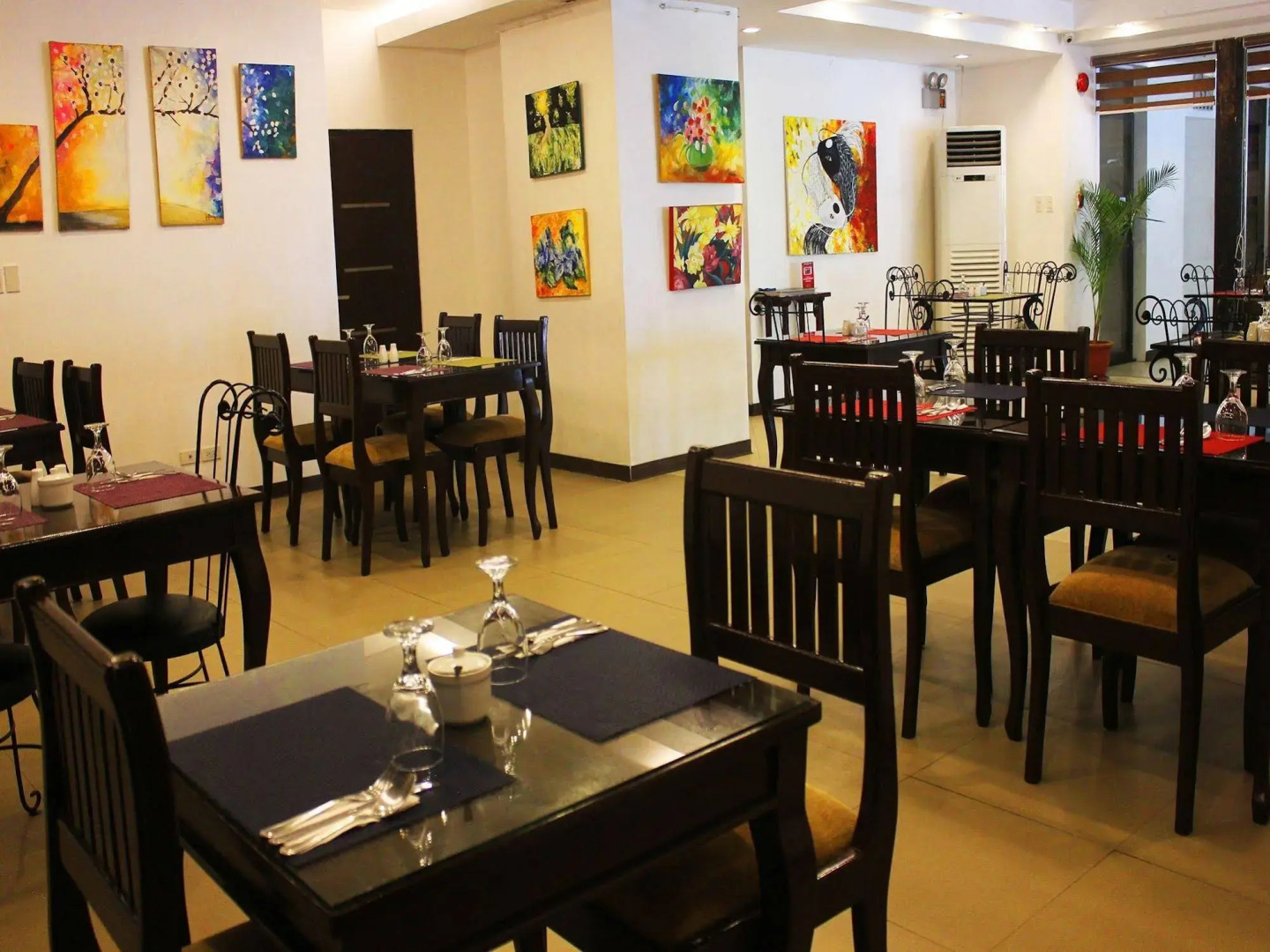 ZEN Rooms Poblacion Makati