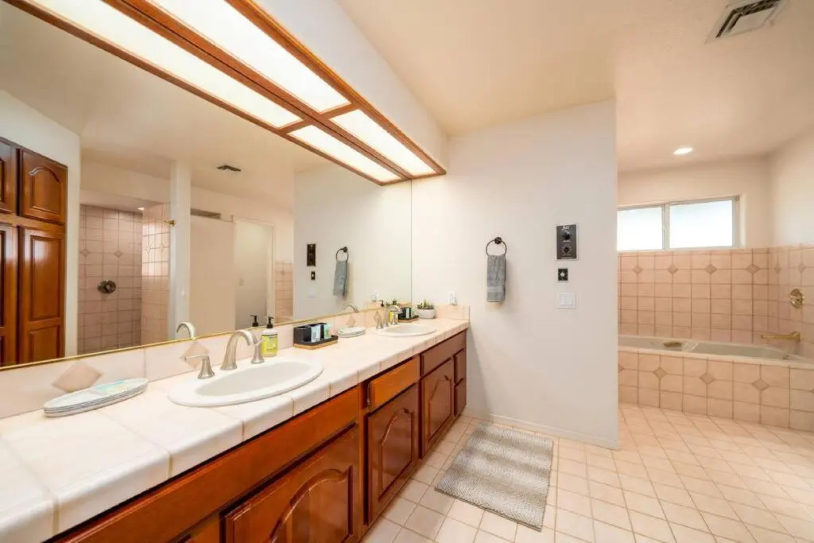 New! Lake Havasu Oasis w/ Custom Pool & Spa-